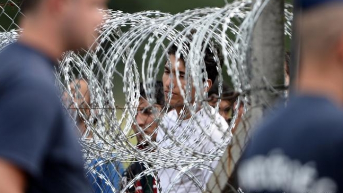 الاتحاد الأوروبي يحذر من موجة لاجئين جديدة