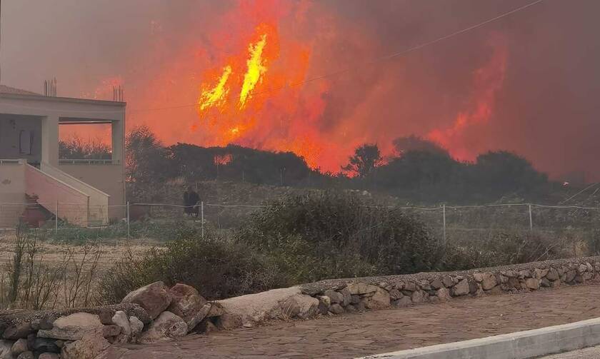 الحرائق تجلي المئات من جزيرة "ليسبوس" اليونانية