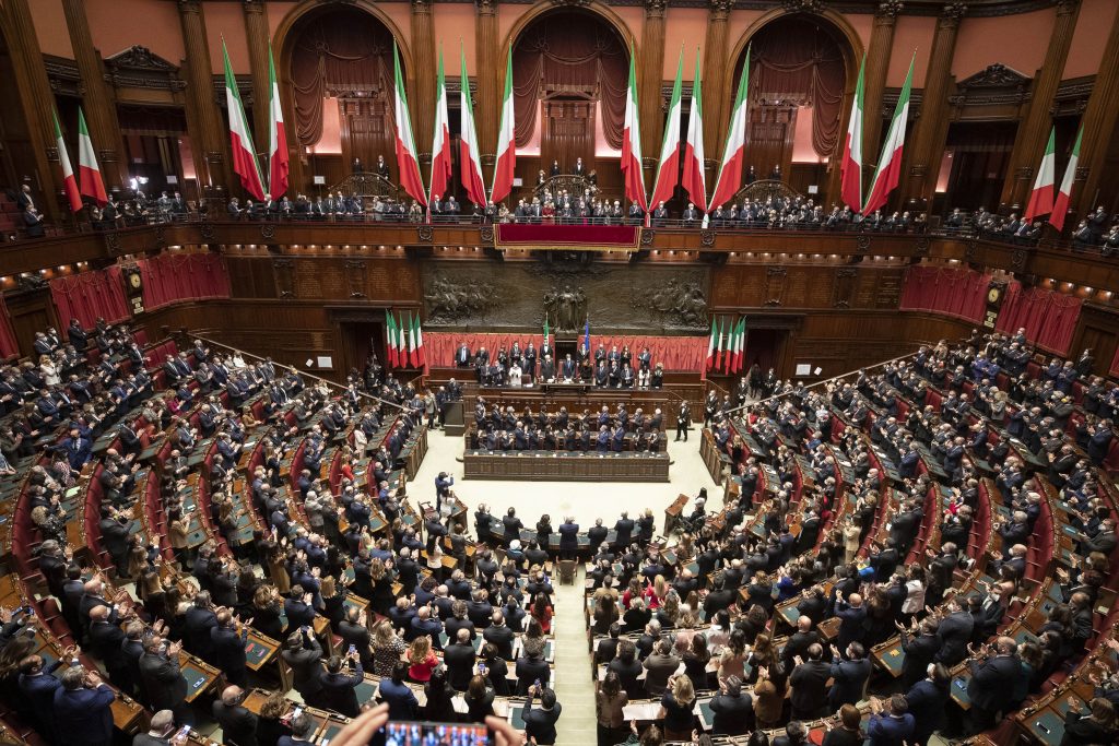 الرئيس الإيطالي يدعو لانتخابات برلمانية مبكرة