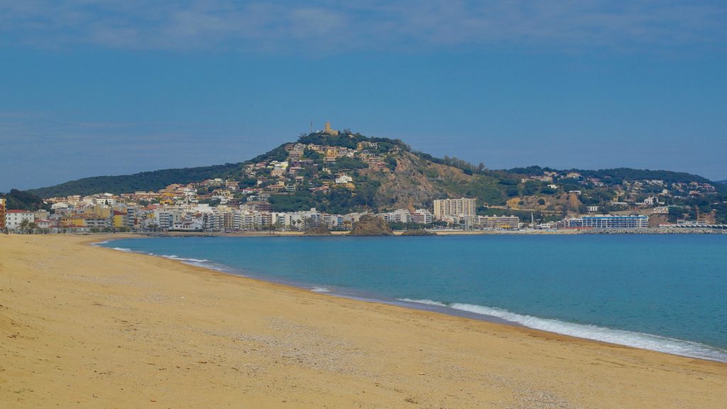 إسبانيا تمنع الاستحمام على الشواطئ لمواجهة الجفاف