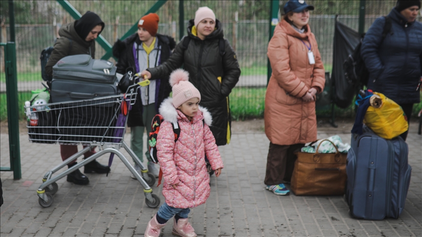 بولندا تخفض مساعداتها للاجئين الأوكرانيين  