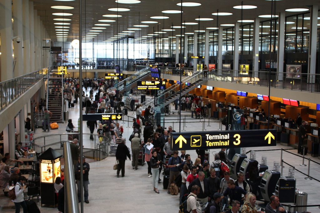 مزحة مدرب منتخب سويدي تخلي مطار العاصمة الدنماركية
