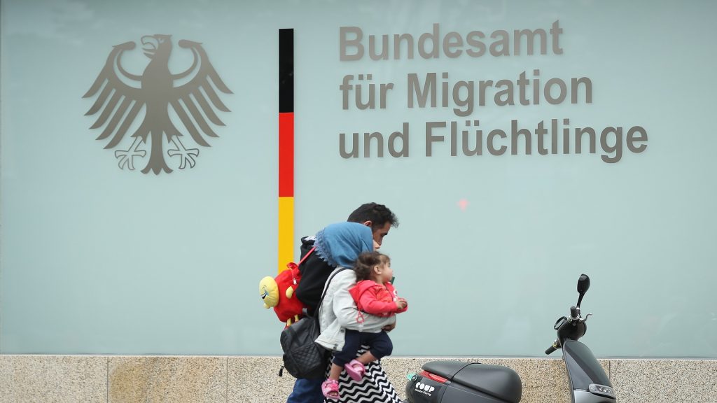 اليسار الألماني ينتقد فترة الانتظار الطويلة للحصول على تأشيرة لم الشمل