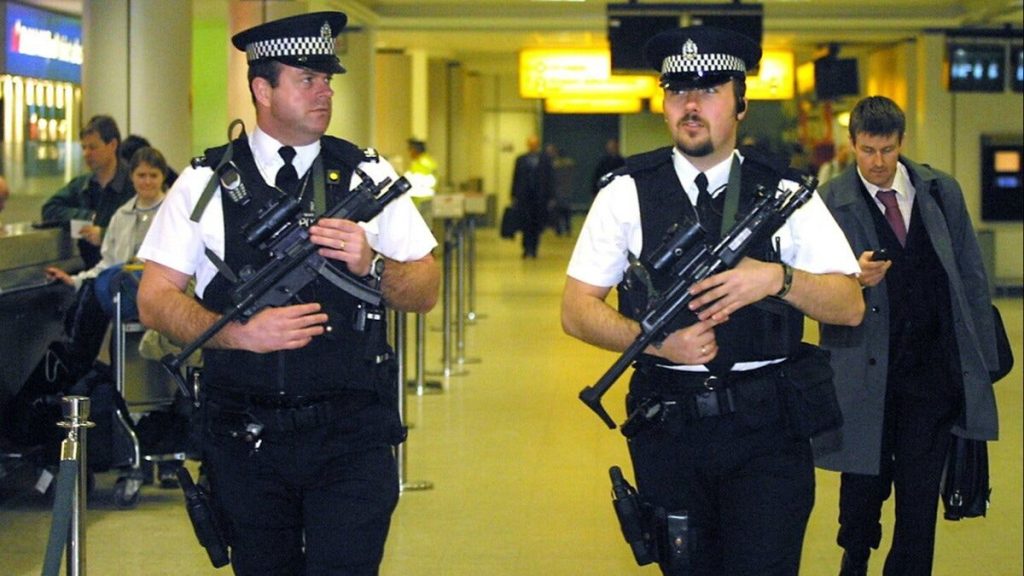 القبض على عضو جديد بـ "بيتلز داعش" في مطار "لوتون" البريطاني