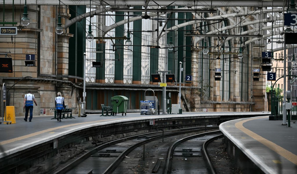 انضمام 40  ألف عامل لإضراب السكك الحديدية في بريطانيا