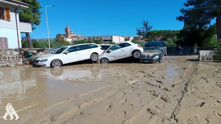 إيطاليا تبحث عن ثلاثة مفقودين بسبب العاصفة والفيضانات