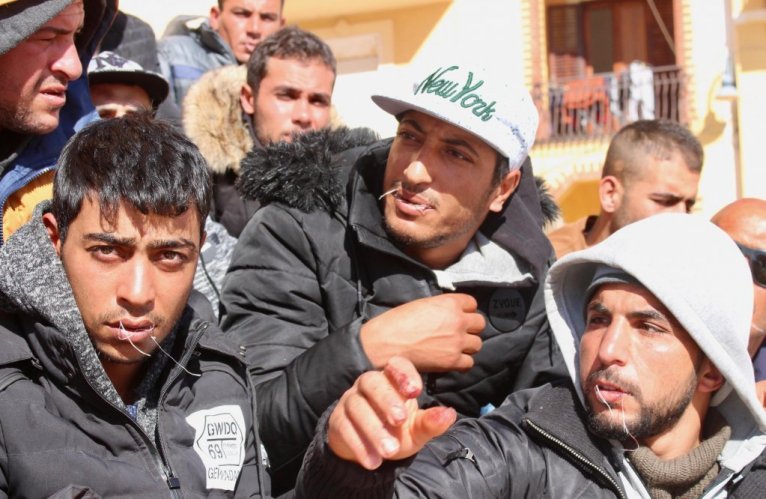 إيطاليا.. تونسيون يدخلون في إضراب عن الطعام احتجاجا على ترحيلهم القسري