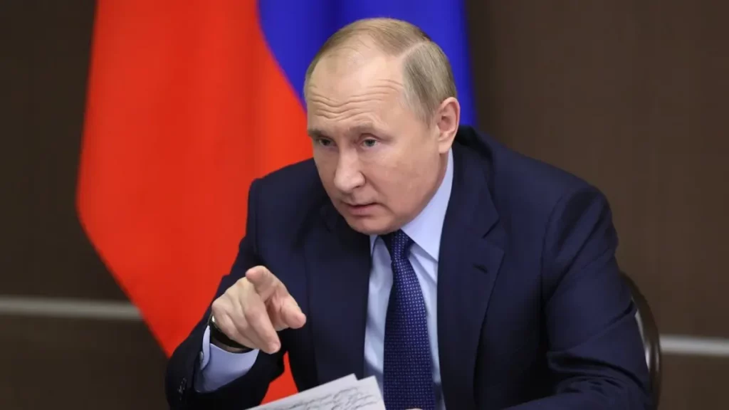 بوتين يمنح الجنسية لمن يقاتل في أوكرانيا ويهدد بسجن الهاربين