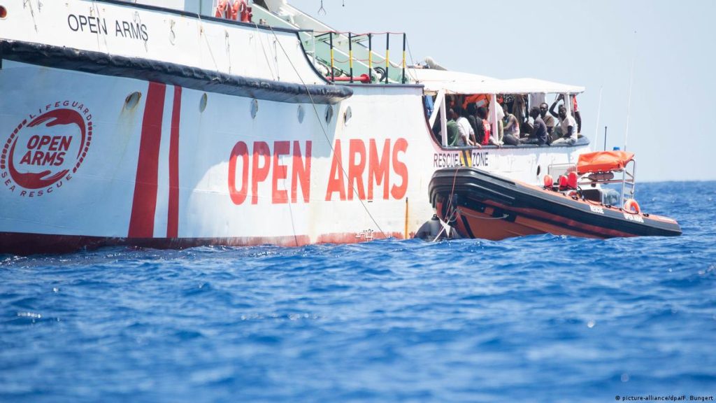 سفينة إسبانية تنقذ 30 مهاجرا في المياه الدولية للبحر المتوسط