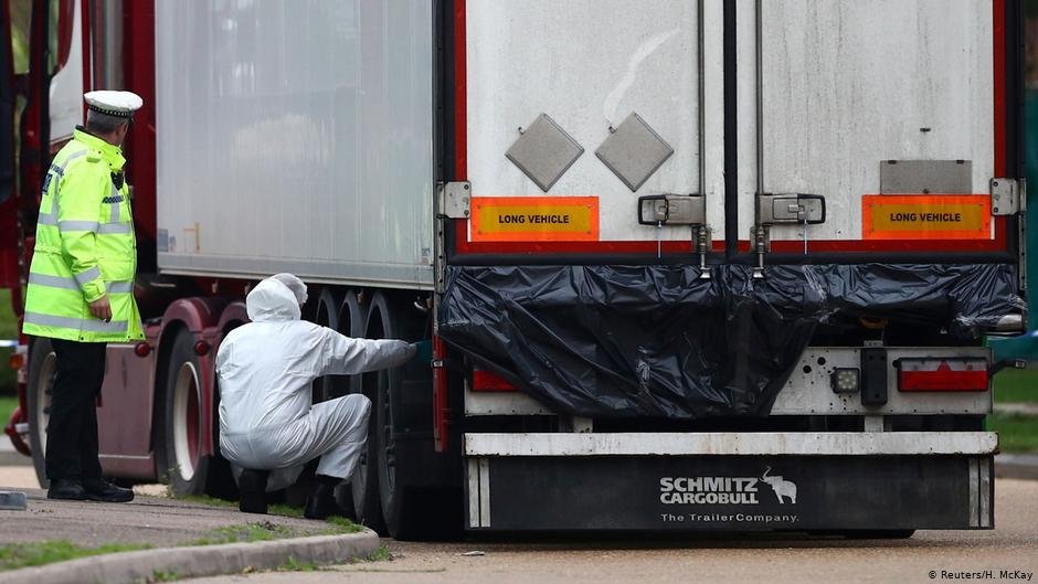 فرنسا تعثر على 38 مهاجرا في شاحنة قرب ليون