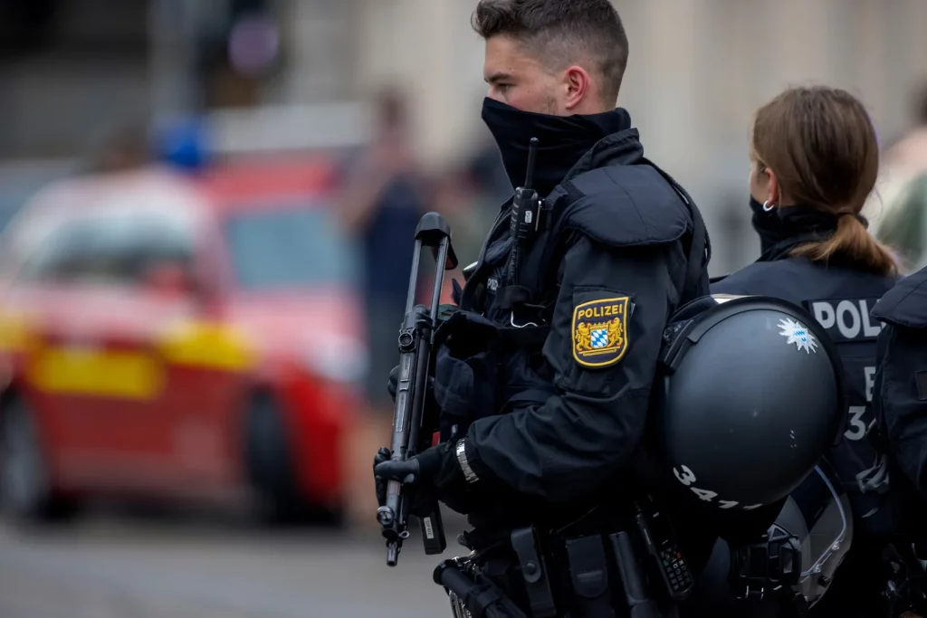 مقتل امرأة ألمانية بفأس أمام أعين شرطة برلين