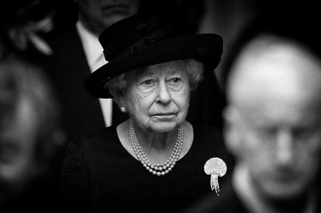 وفاة الملكة "اليزابيث"  تنقذ بريطانيا من شبح الإضرابات