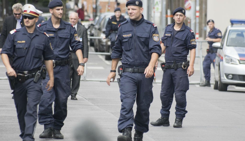 النمسا تدعم قوات الشرطة على حدود المجر لمكافحة الهجرة غير الشرعية