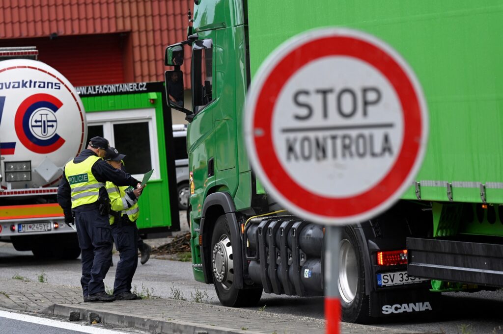 الشرطة التشيكية توقف 24 مهاجرا عند الحدود مع سلوفاكيا