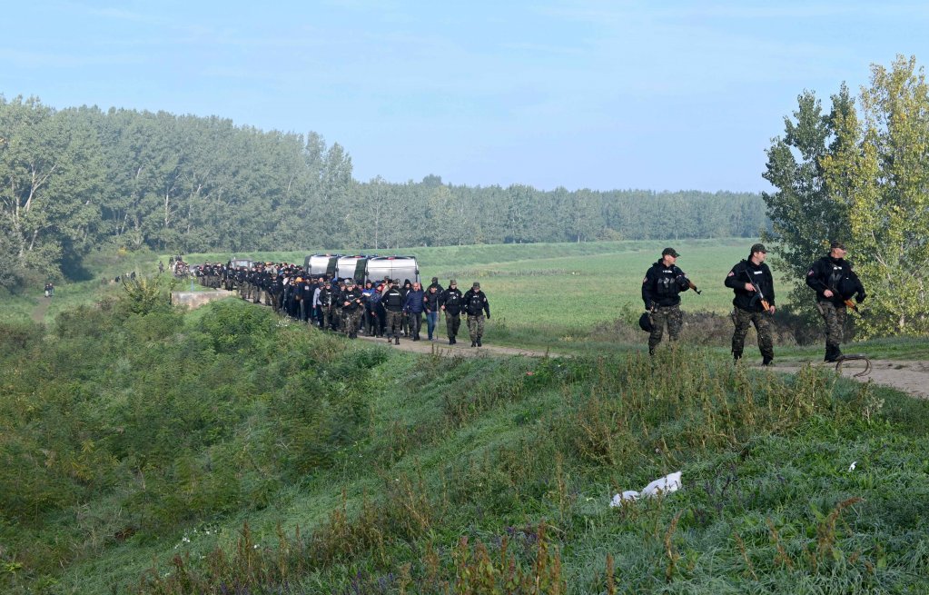 الشرطة الصربية تمنع 200 مهاجر من عبور الحدود للنمسا
