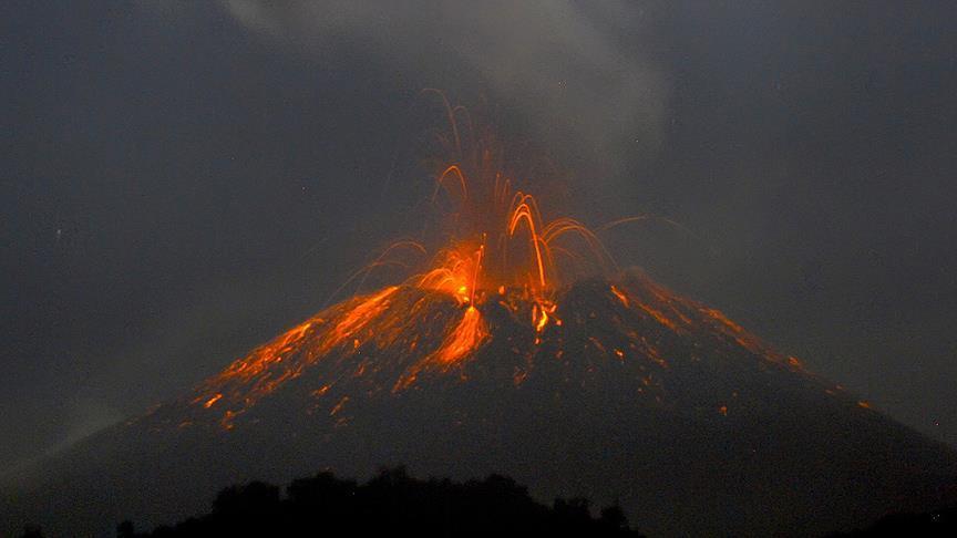بركان "سترومبولي" الإيطالي يعود للهدوء بعد أيام من الثوران