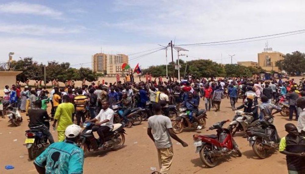 بعد الانقلاب.. سفارة فرنسا في بوركينا فاسو تتعرض للهجوم