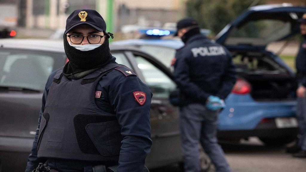 إيطاليا تشن حملة اعتقالات ضد متهمين بتنظيم "زيجات مصلحة"