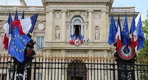باريس تطالب طهران بالإفراج عن خمسة من الفرنسيين اعتقلوا في إيران